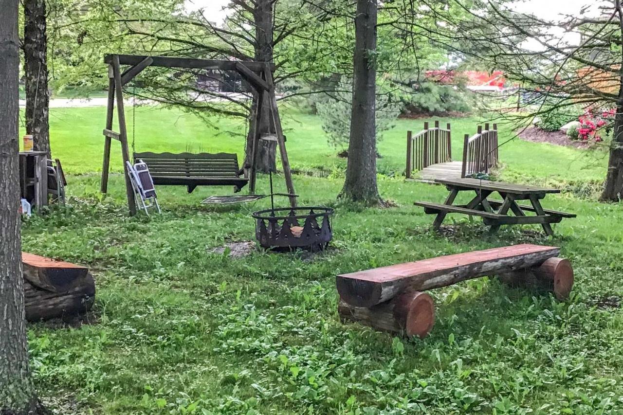Honey House Cabin - A Quiet Countryside Retreat! Nappanee Extérieur photo