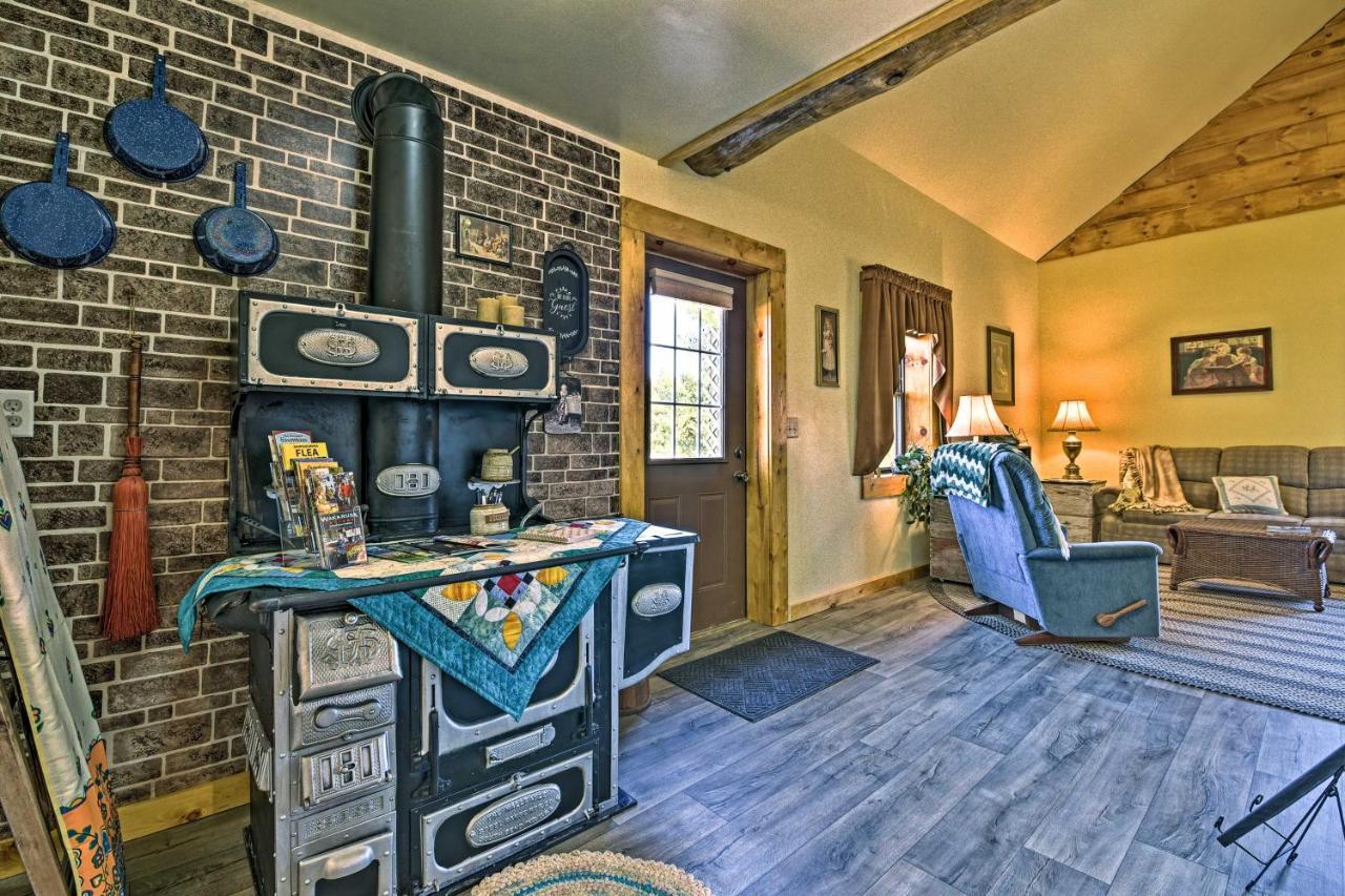Honey House Cabin - A Quiet Countryside Retreat! Nappanee Extérieur photo