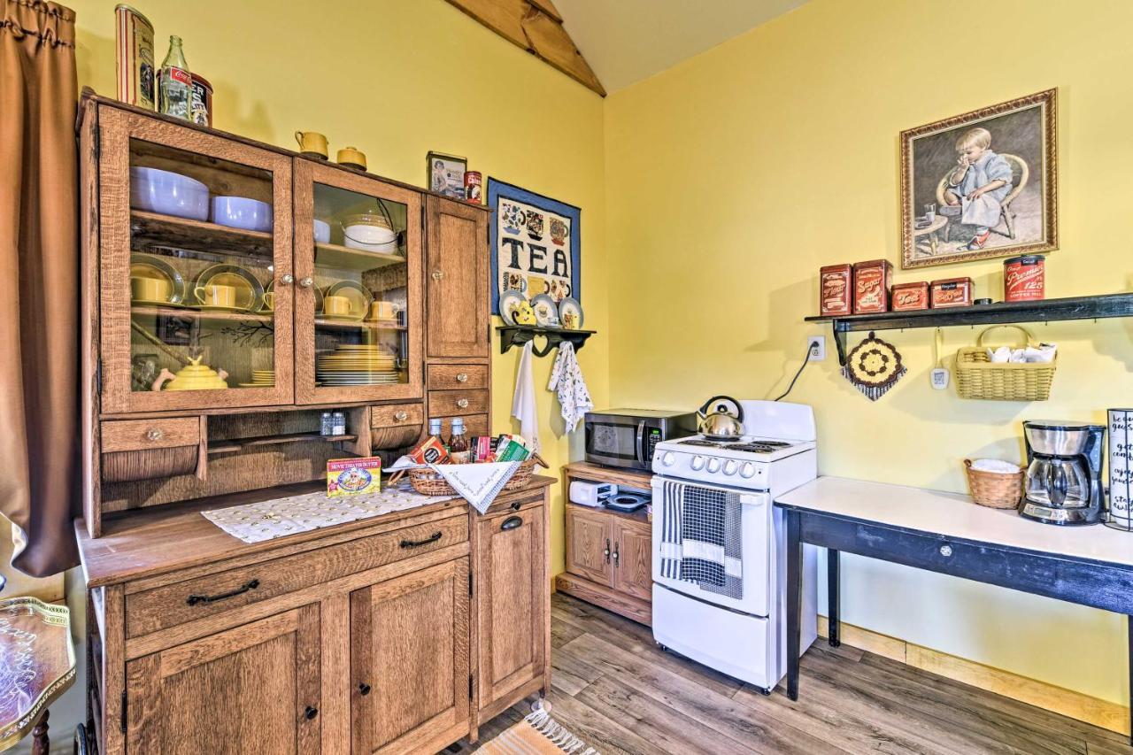 Honey House Cabin - A Quiet Countryside Retreat! Nappanee Extérieur photo