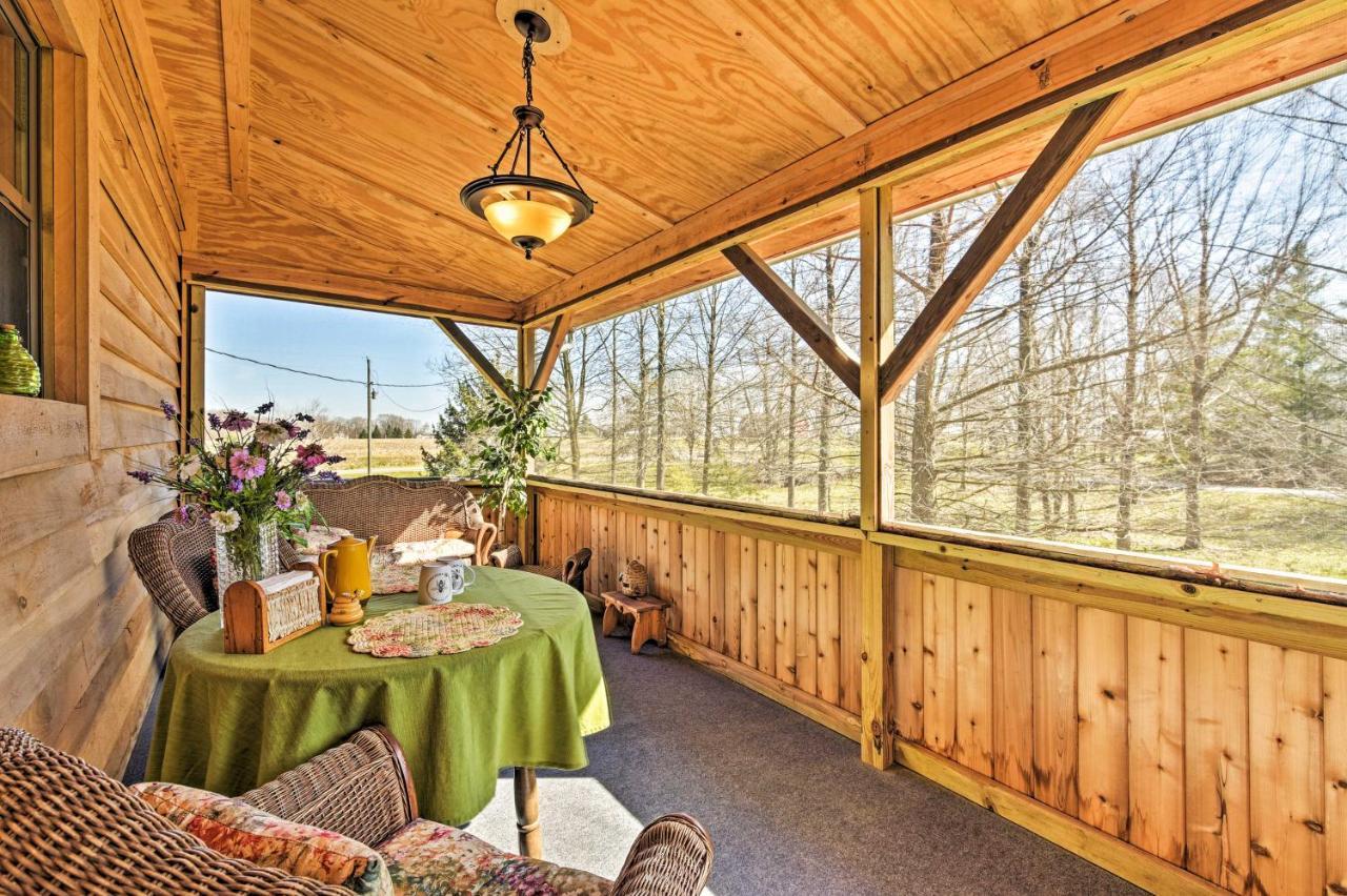 Honey House Cabin - A Quiet Countryside Retreat! Nappanee Extérieur photo