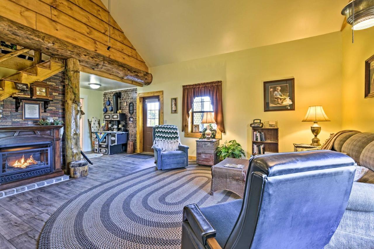 Honey House Cabin - A Quiet Countryside Retreat! Nappanee Extérieur photo