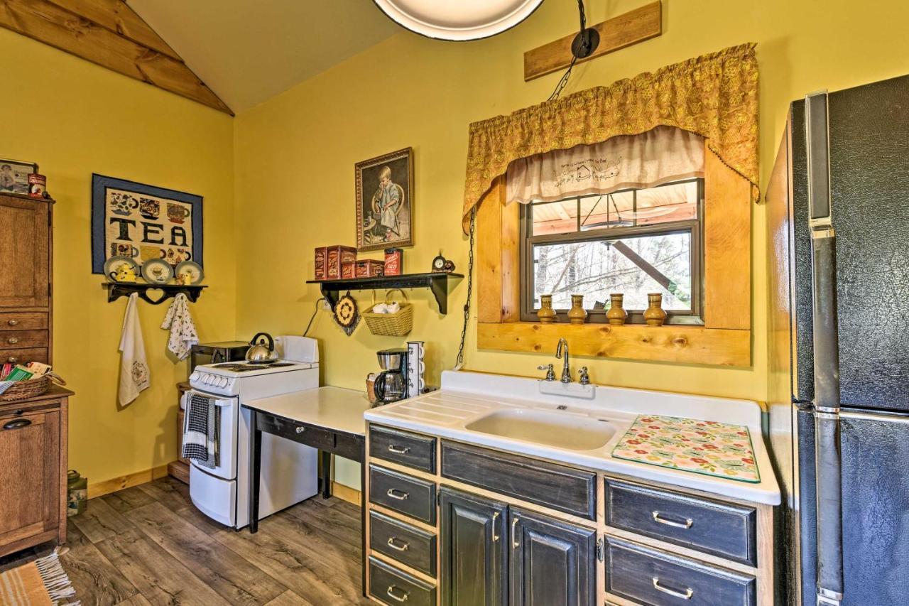 Honey House Cabin - A Quiet Countryside Retreat! Nappanee Extérieur photo