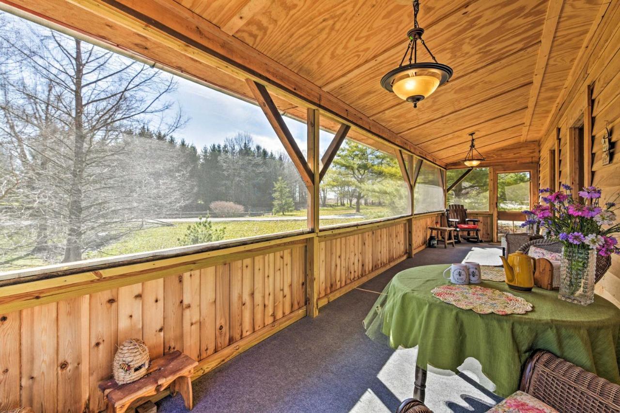Honey House Cabin - A Quiet Countryside Retreat! Nappanee Extérieur photo