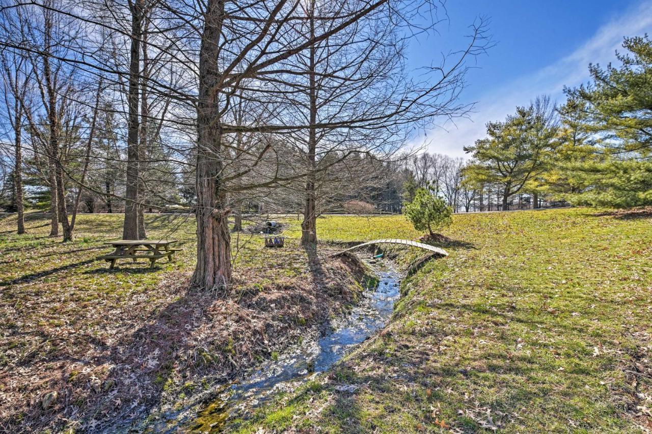Honey House Cabin - A Quiet Countryside Retreat! Nappanee Extérieur photo
