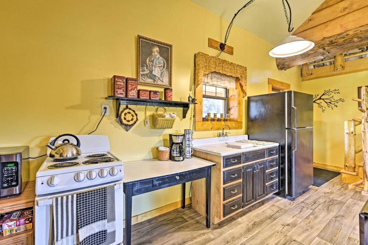 Honey House Cabin - A Quiet Countryside Retreat! Nappanee Extérieur photo