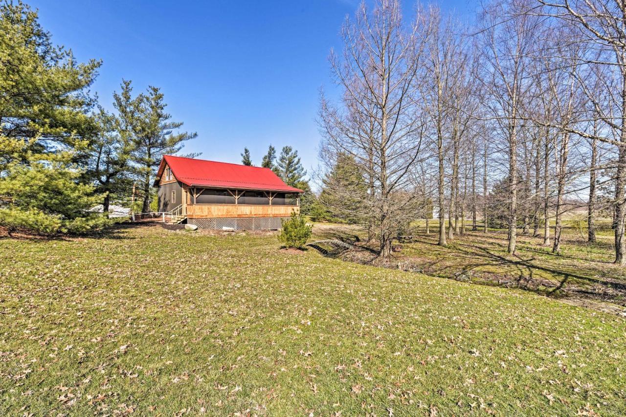 Honey House Cabin - A Quiet Countryside Retreat! Nappanee Extérieur photo