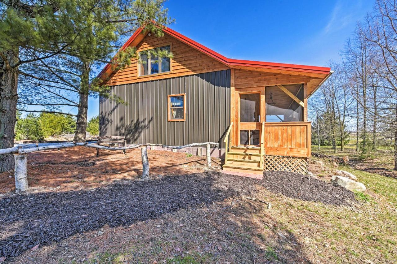 Honey House Cabin - A Quiet Countryside Retreat! Nappanee Extérieur photo