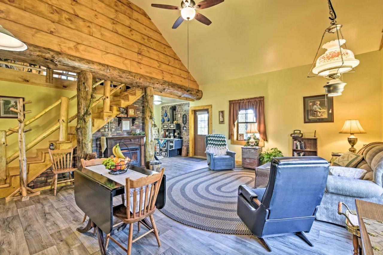 Honey House Cabin - A Quiet Countryside Retreat! Nappanee Extérieur photo
