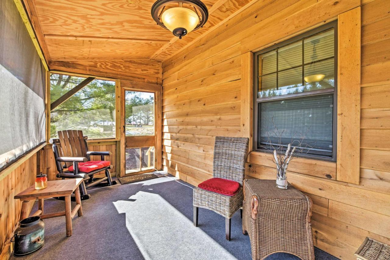 Honey House Cabin - A Quiet Countryside Retreat! Nappanee Extérieur photo