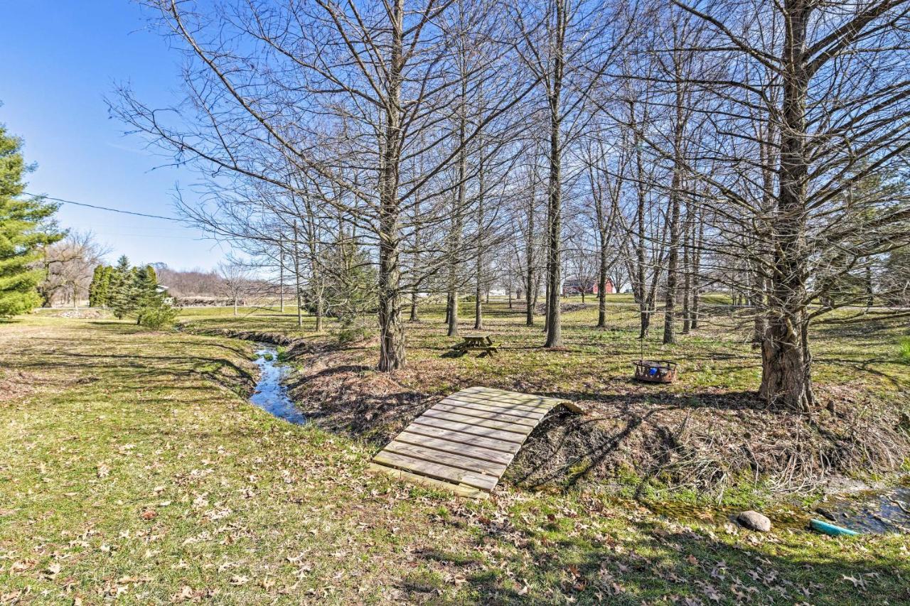 Honey House Cabin - A Quiet Countryside Retreat! Nappanee Extérieur photo